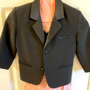 Boys 3-piece suit. Size 3T